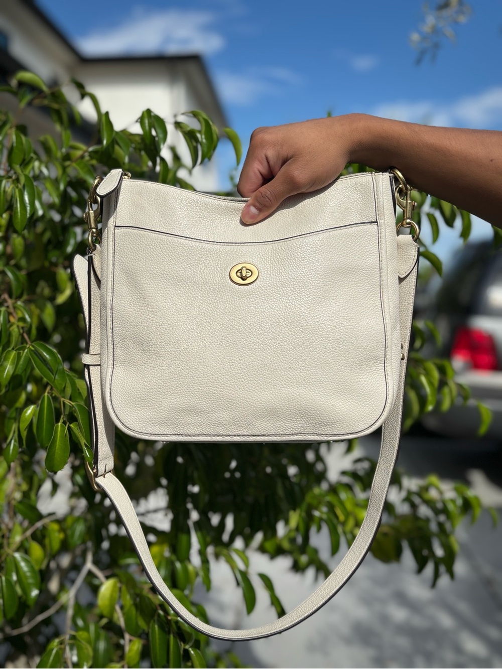 Modern Coach Bag 🤍